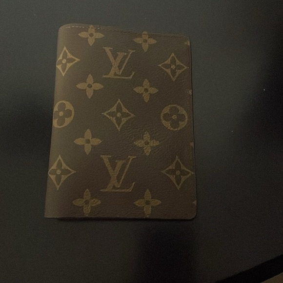 New Passport holder - Picture 8 of 10